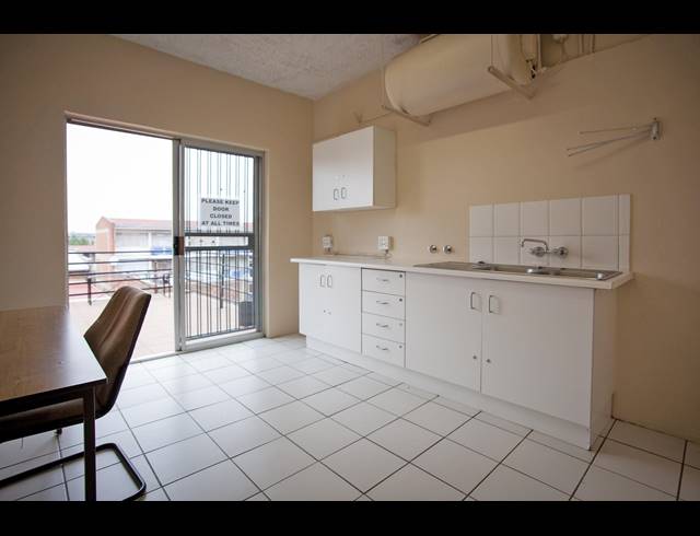 3,196M² BUILDING FOR SALE IN ALBERTON NORTH